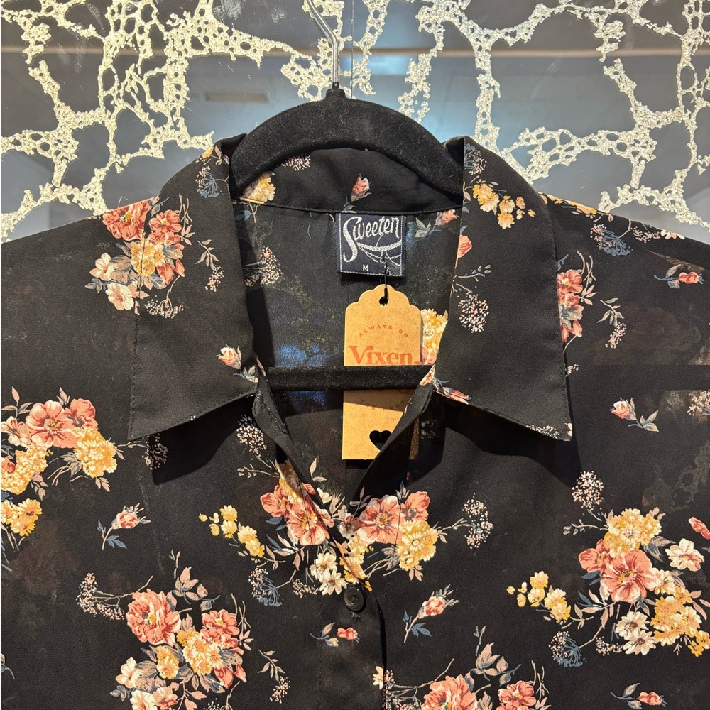Floral Black Sleeveless Top - Picture 3 of 3